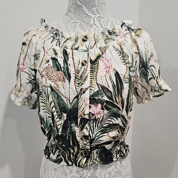 H&M Puff Sleeve Smocked Crop Blouse in Pink and Green - Picture 2 of 7